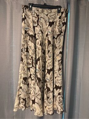Jones New York Brown Silk maxi skirtwith Cream Floral T